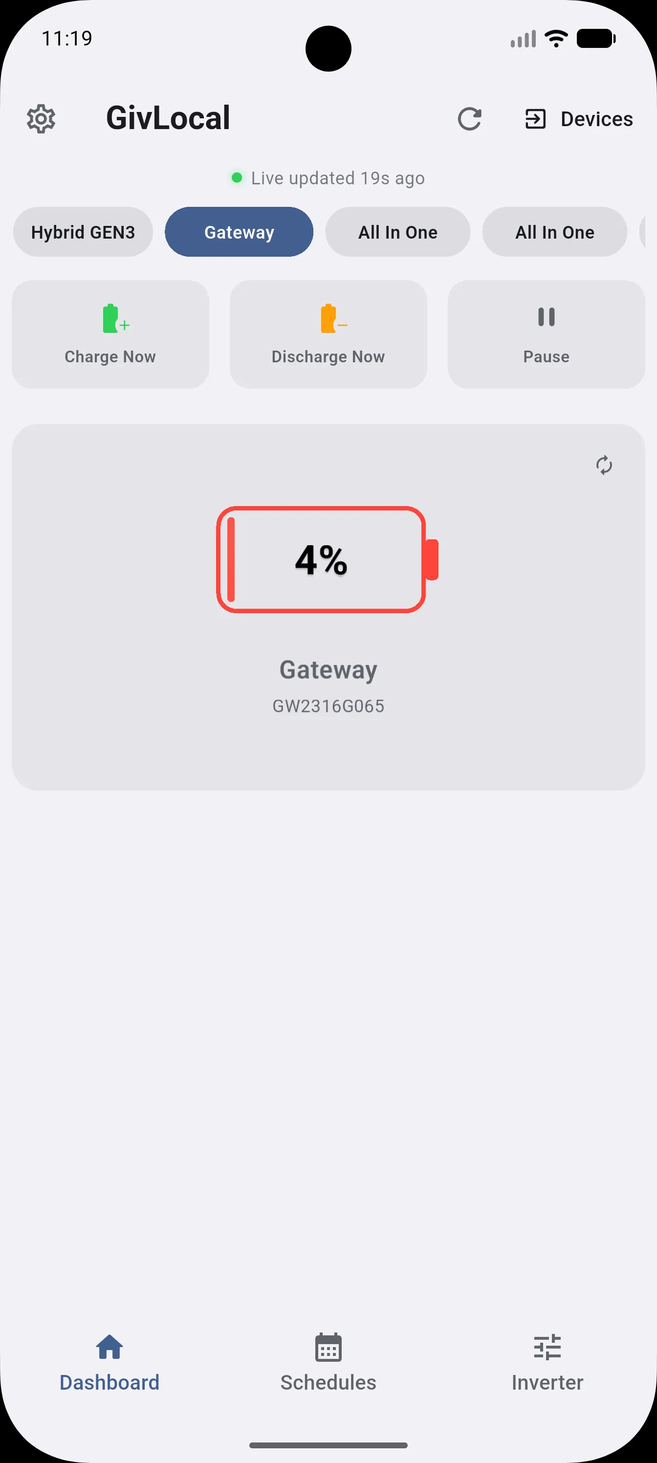 Dashboard showing the Charge Now, Discharge Now, and Pause quick action buttons above the battery card
